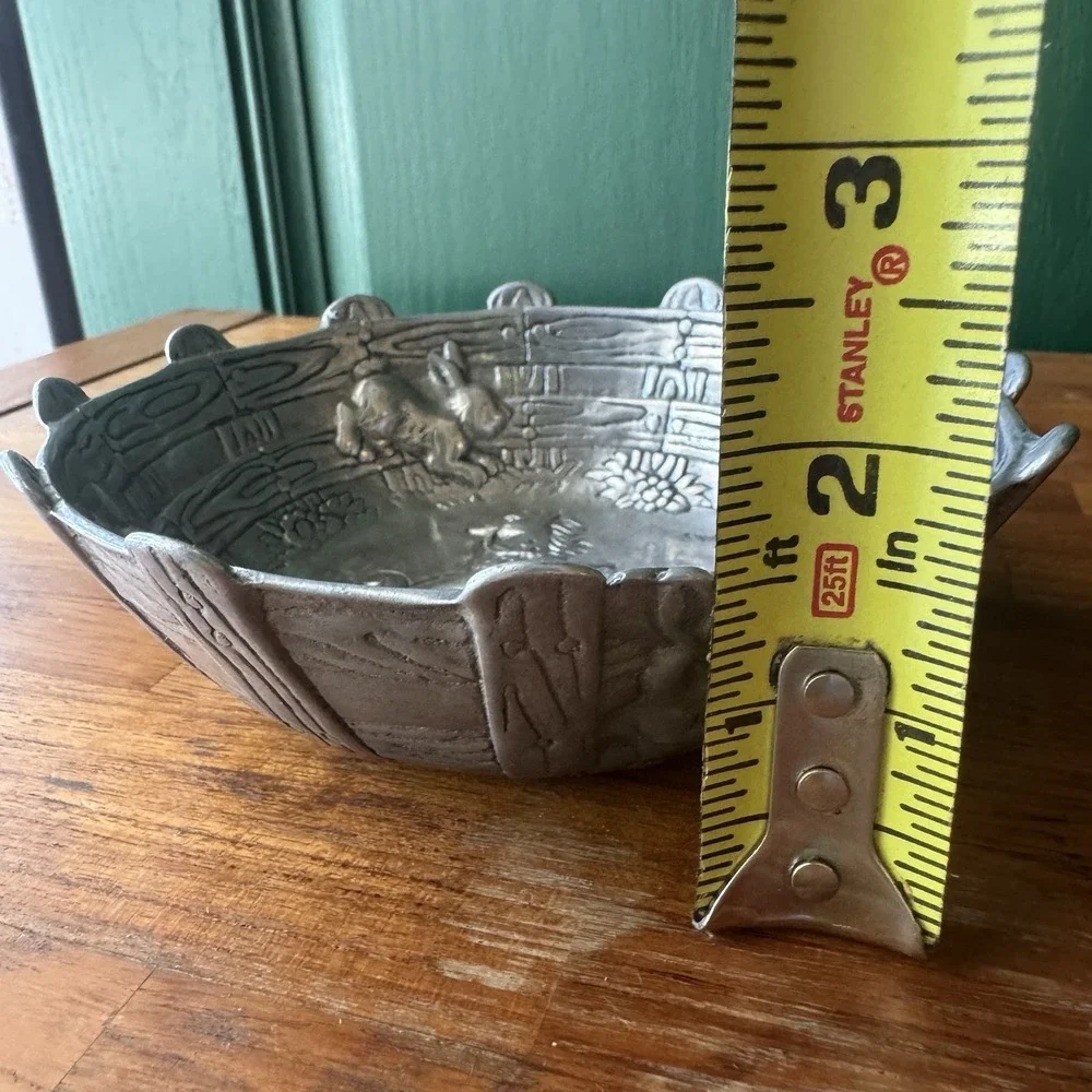 Vintage Handcrafted Pewter-Style Decorative Bowl – Horse & Bunny‎ Shelf Nursery